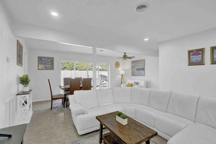 Beautiful 4 Bedrooms/Pool/Walk To Beach Deerfield Beach Exteriör bild