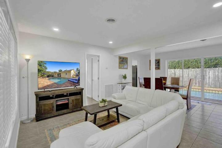 Beautiful 4 Bedrooms/Pool/Walk To Beach Deerfield Beach Exteriör bild