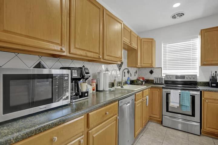 Beautiful 4 Bedrooms/Pool/Walk To Beach Deerfield Beach Exteriör bild