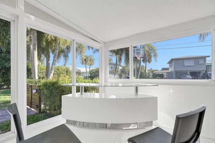 Beautiful 4 Bedrooms/Pool/Walk To Beach Deerfield Beach Exteriör bild