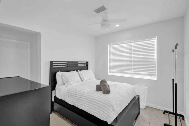 Beautiful 4 Bedrooms/Pool/Walk To Beach Deerfield Beach Exteriör bild